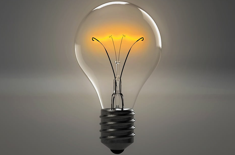 Glühbirne steht für eine Idee oder Tipps